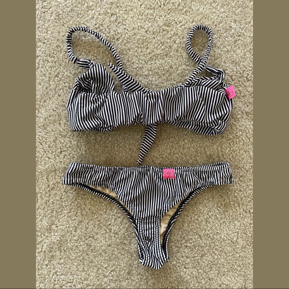 Bikini - Picture 2 of 2